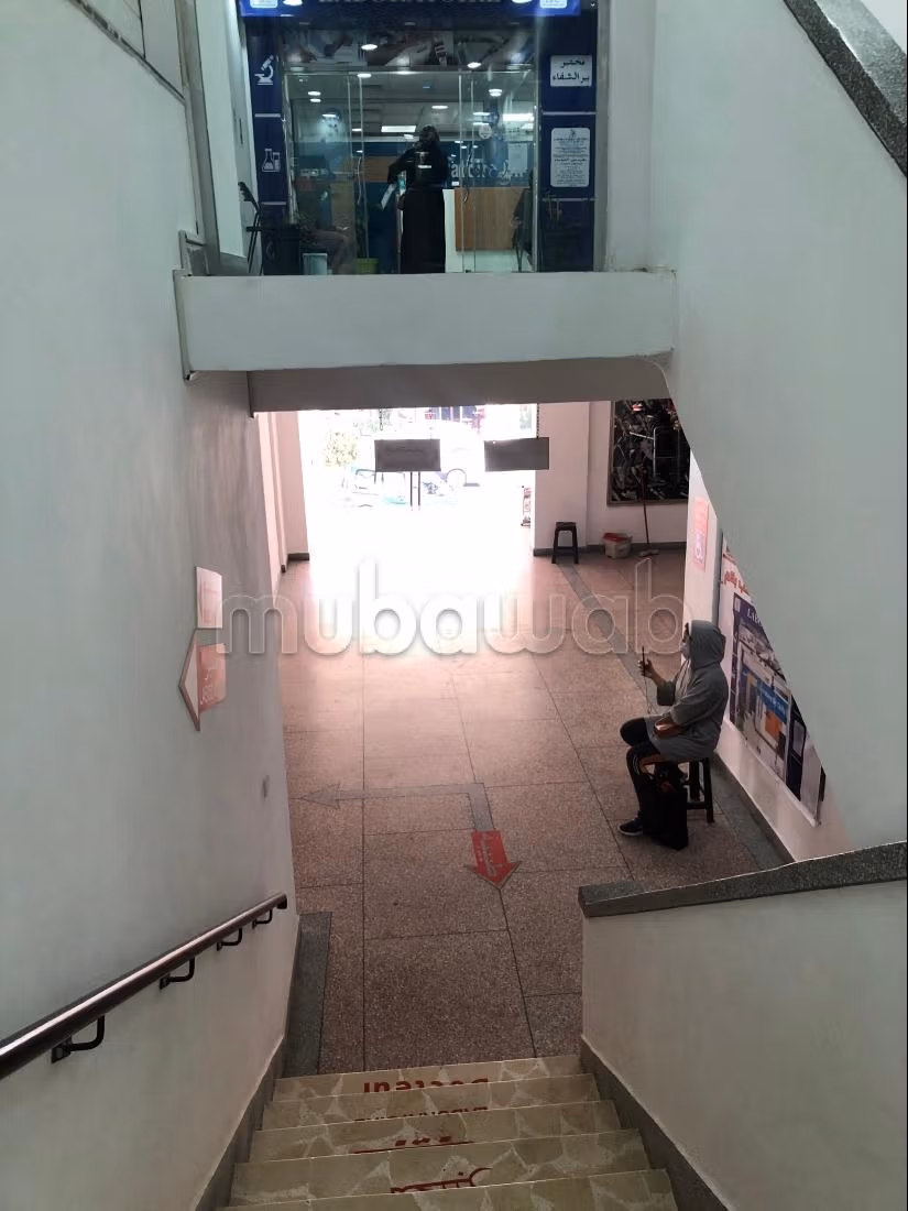 Oficinas en venta en Marjane. Gran superficie 45 m². Doble vidrio
