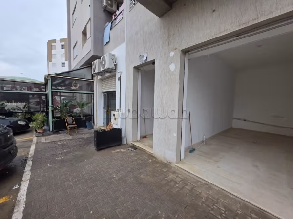 Affitta il locale commerciale perfetto per te a El Mourouj 6. Superficie 35 m². Sistema di sicurezza