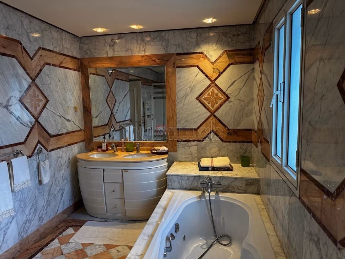Magnifica casa di lusso in affitto a Mutuelle Ville. Superficie totale 1500 m². Ammobiliato