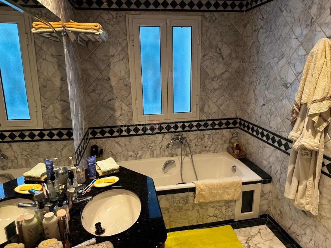 Magnifica casa di lusso in affitto a Mutuelle Ville. Superficie totale 1500 m². Ammobiliato