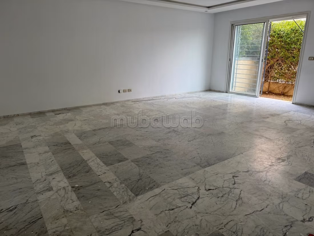 Rent an apartment in Les Jardins de Carthage. 4 rooms. Private garden