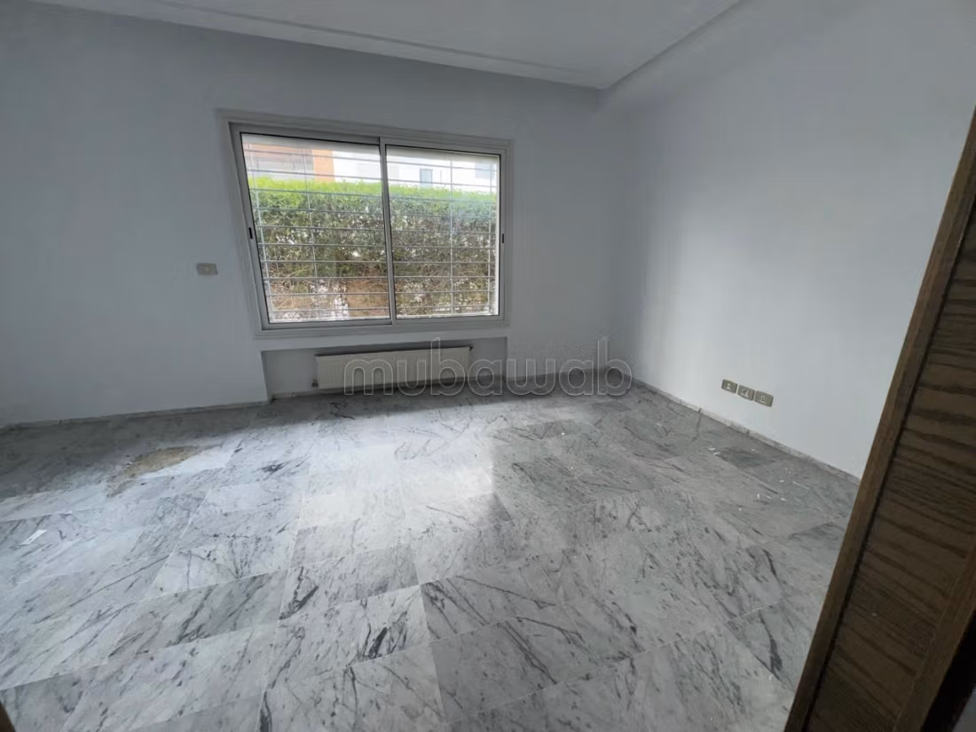 Rent an apartment in Les Jardins de Carthage. 4 rooms. Private garden