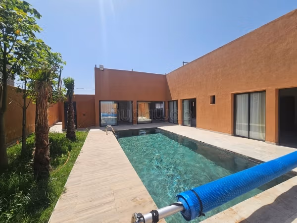Suntuosa casa en venta en Route Amizmiz. 3 habitaciones grandes. Mobiliario nuevo