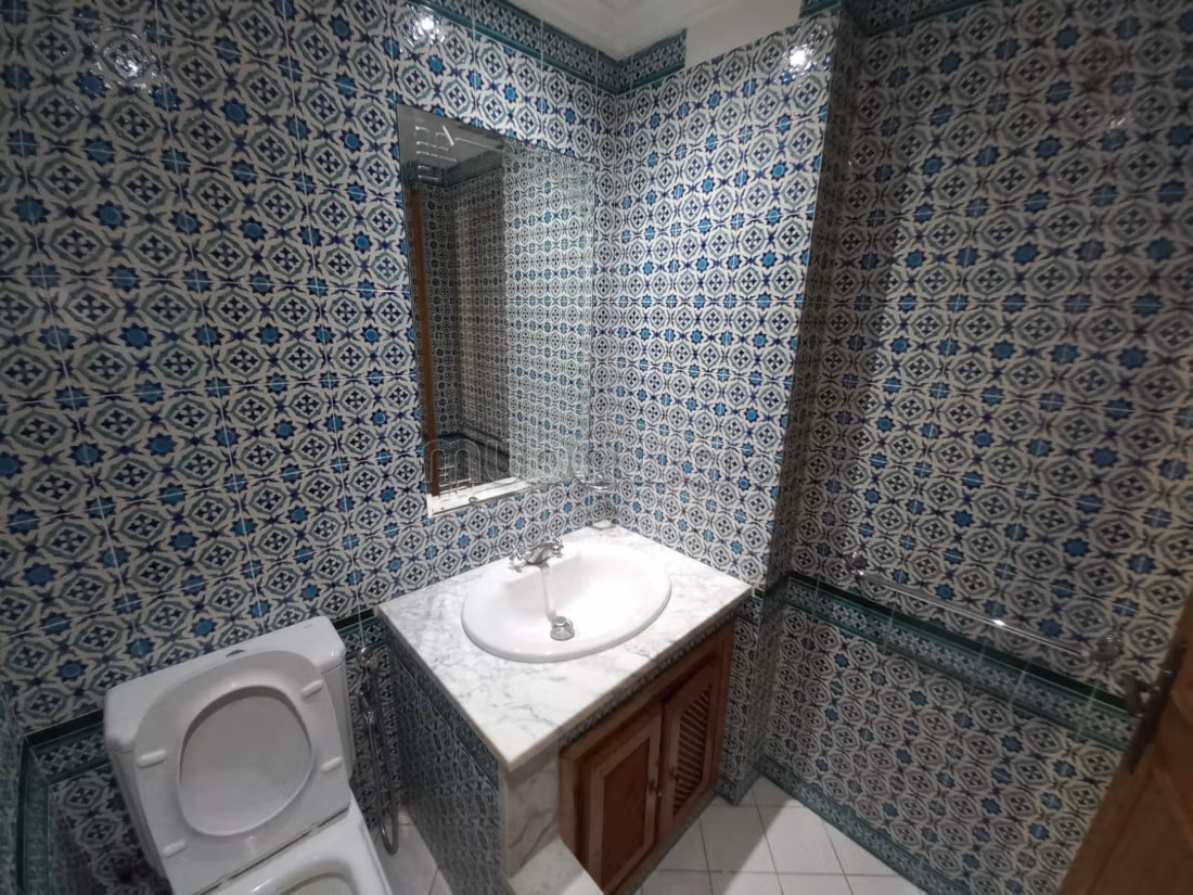 Maison 3 niveaux Habitation ou Bureaux Menzah 9
