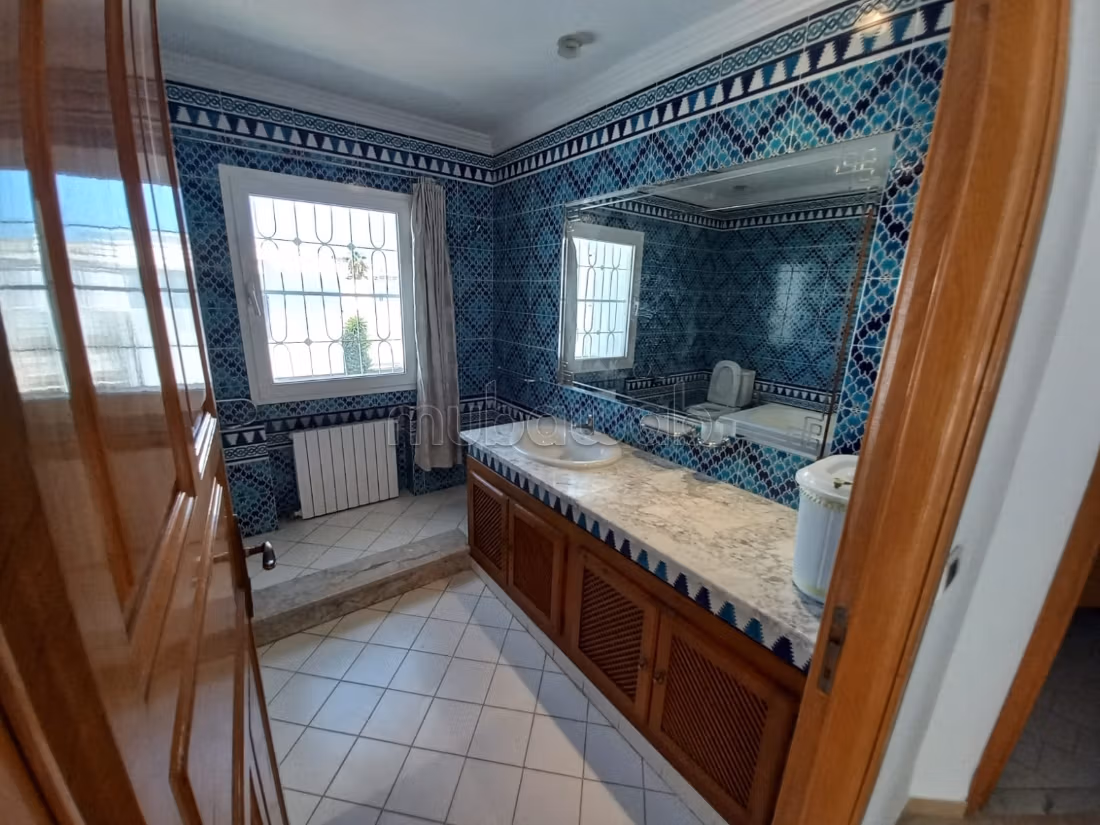 Maison 3 niveaux Habitation ou Bureaux Menzah 9