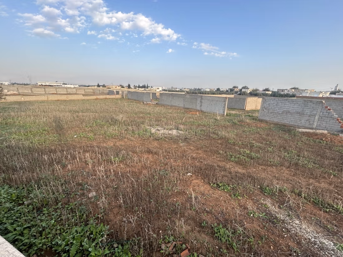 Land for sale in Borj Youssef. Surface area 1318 m²