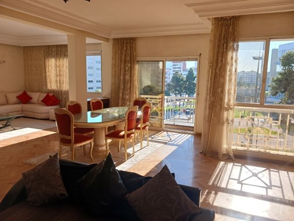 Location appt Maarif: 150m² meublé avec garage