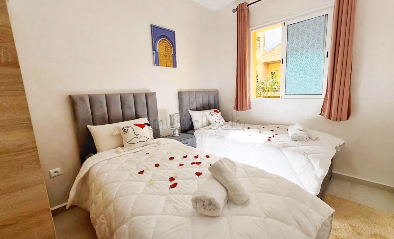Moderne et chic Appartement bien meublé, près de l'aéroport — 2