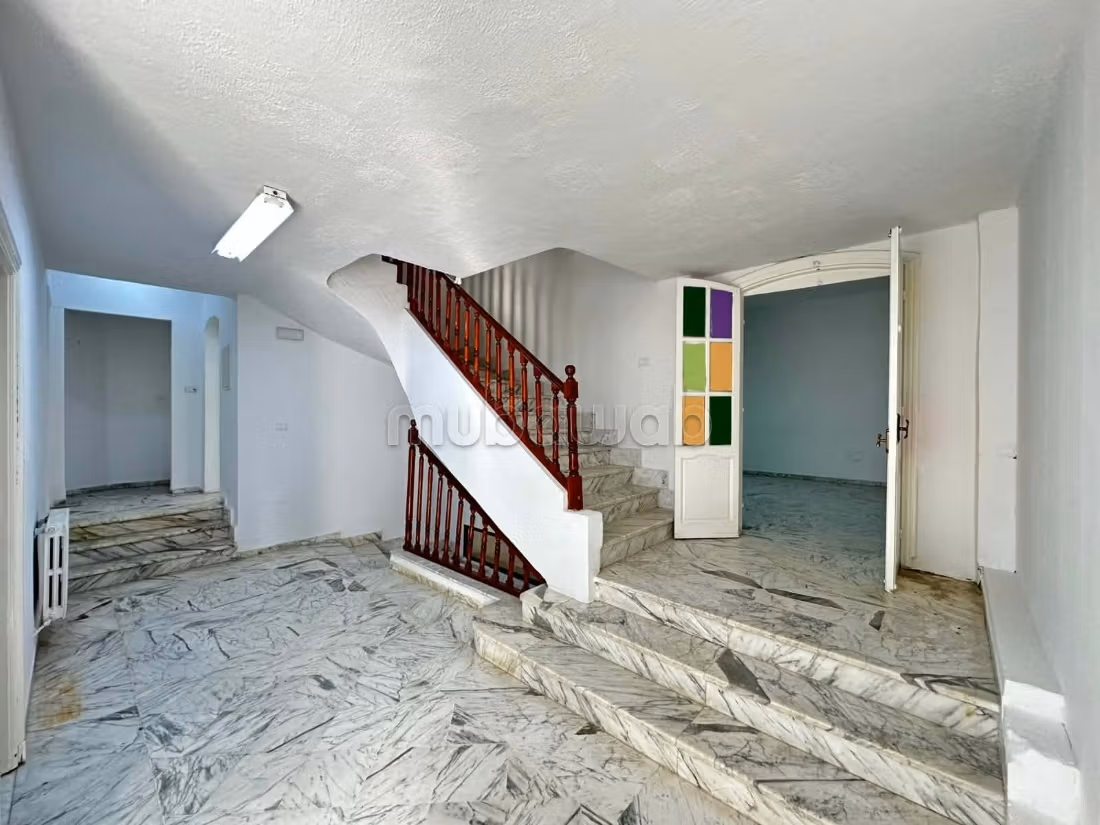 A louer villa 11 pièces usg pro à Menzah 9 A