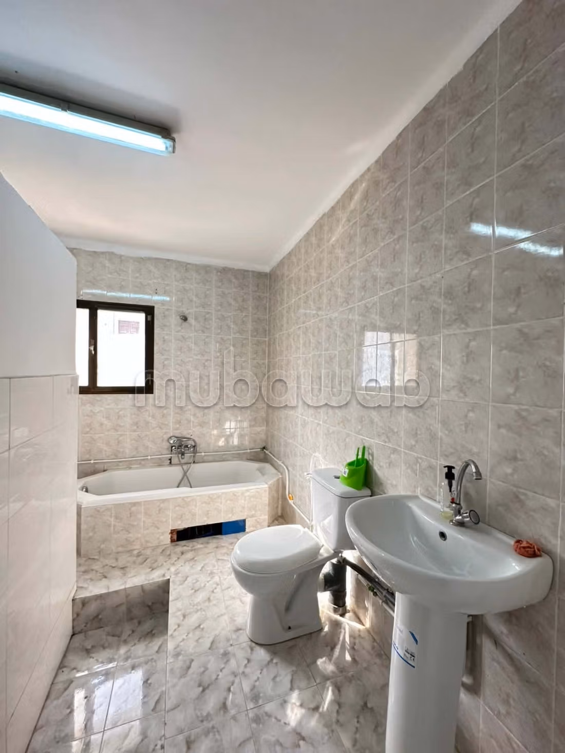 A louer villa 11 pièces usg pro à Menzah 9 A