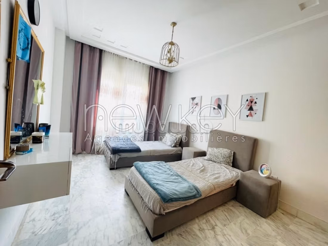 Apartment for rent in Les Berges Du Lac 2. Dimension 200 m². Well furnished