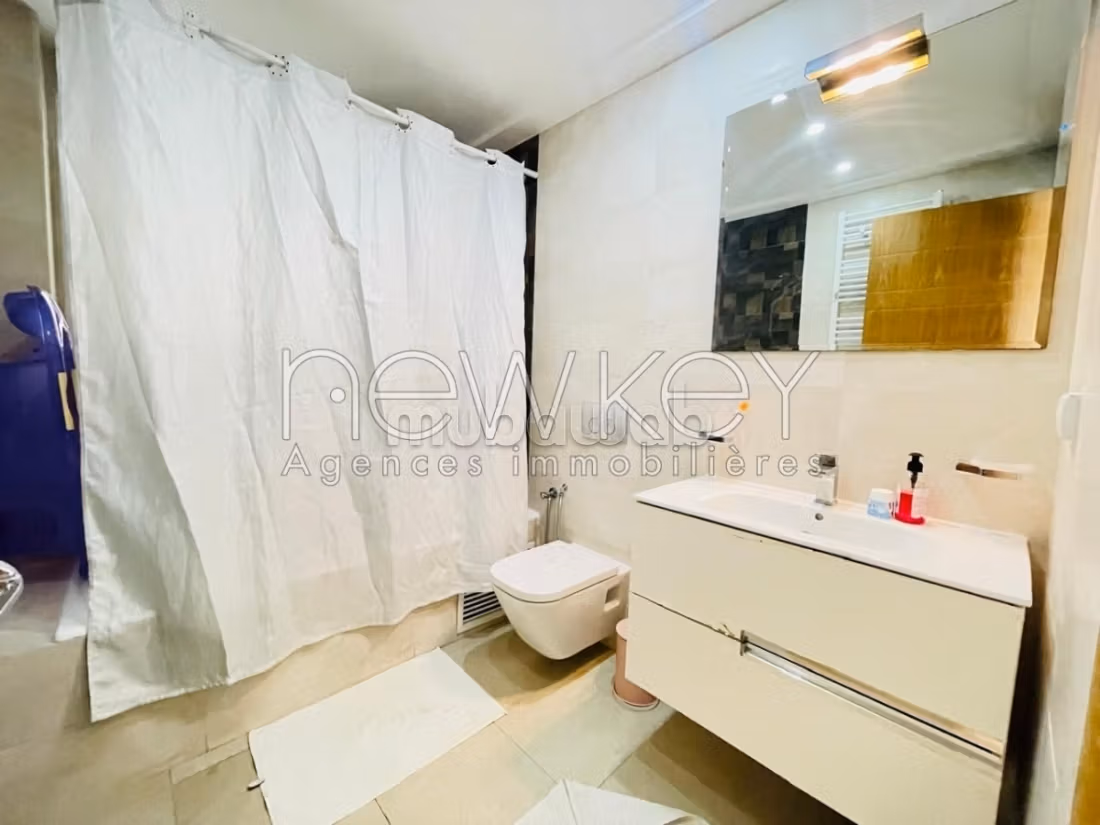 Apartment for rent in Les Berges Du Lac 2. Dimension 200 m². Well furnished