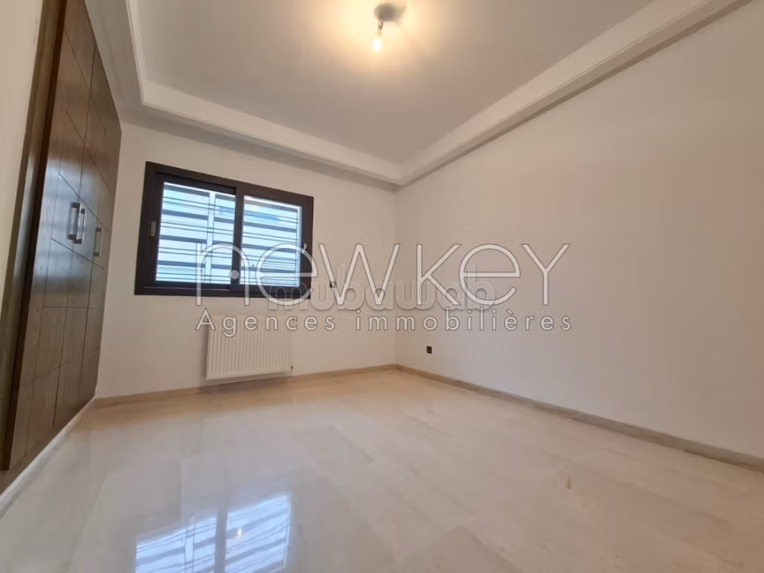 Duplex S3 avec jardin près du parc à La Soukra