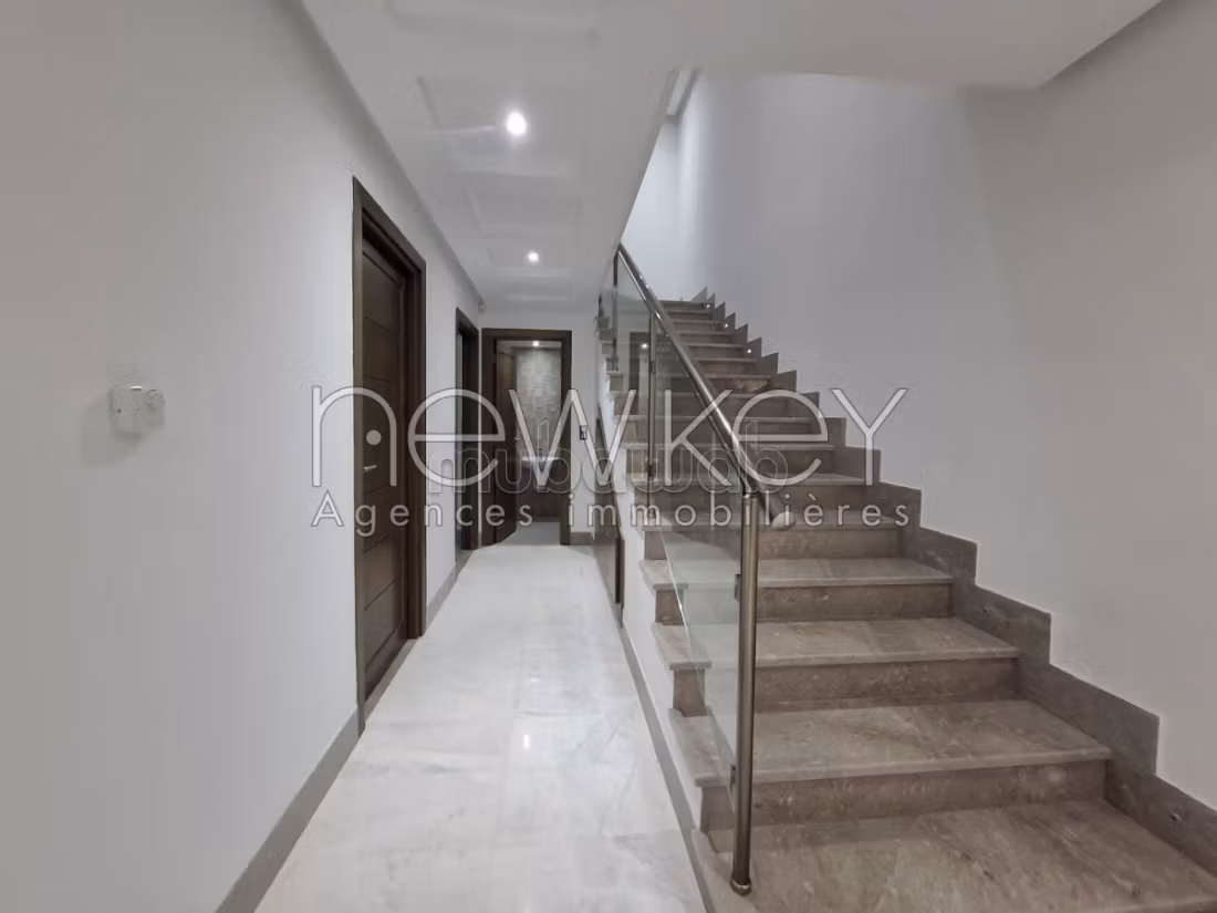 Duplex S3 avec jardin près du parc à La Soukra