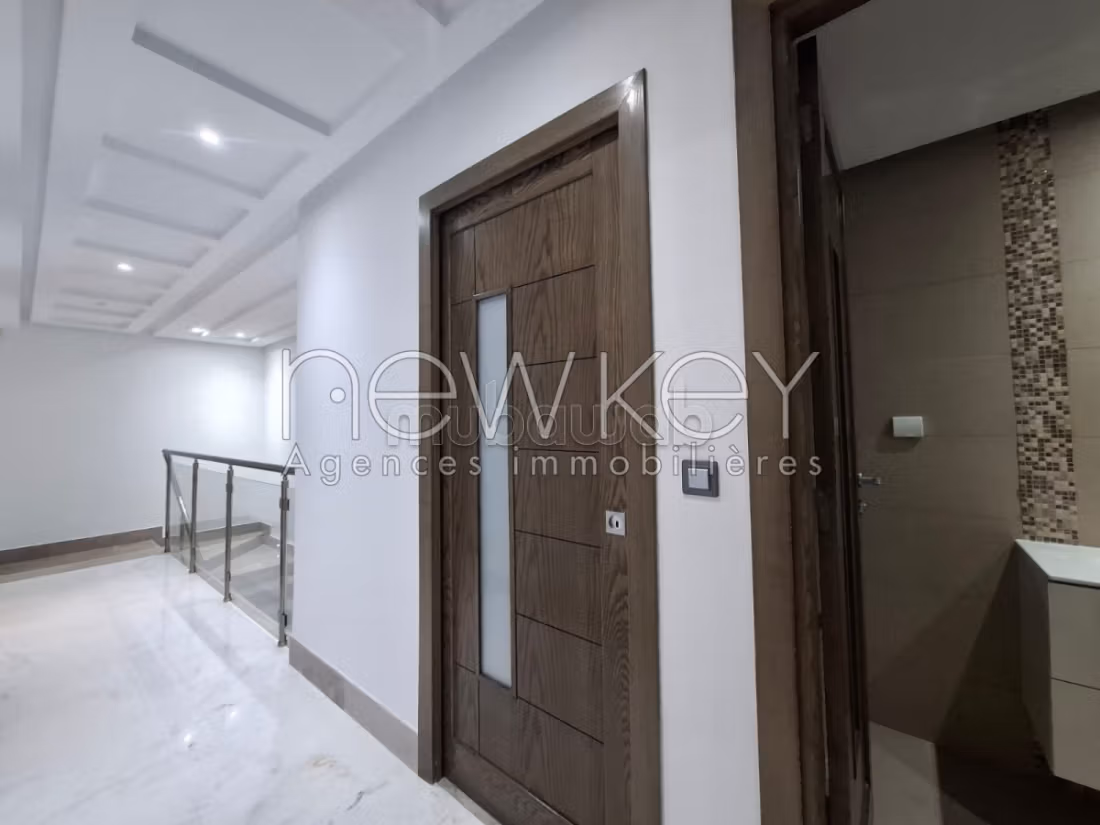 Duplex S3 avec jardin près du parc à La Soukra