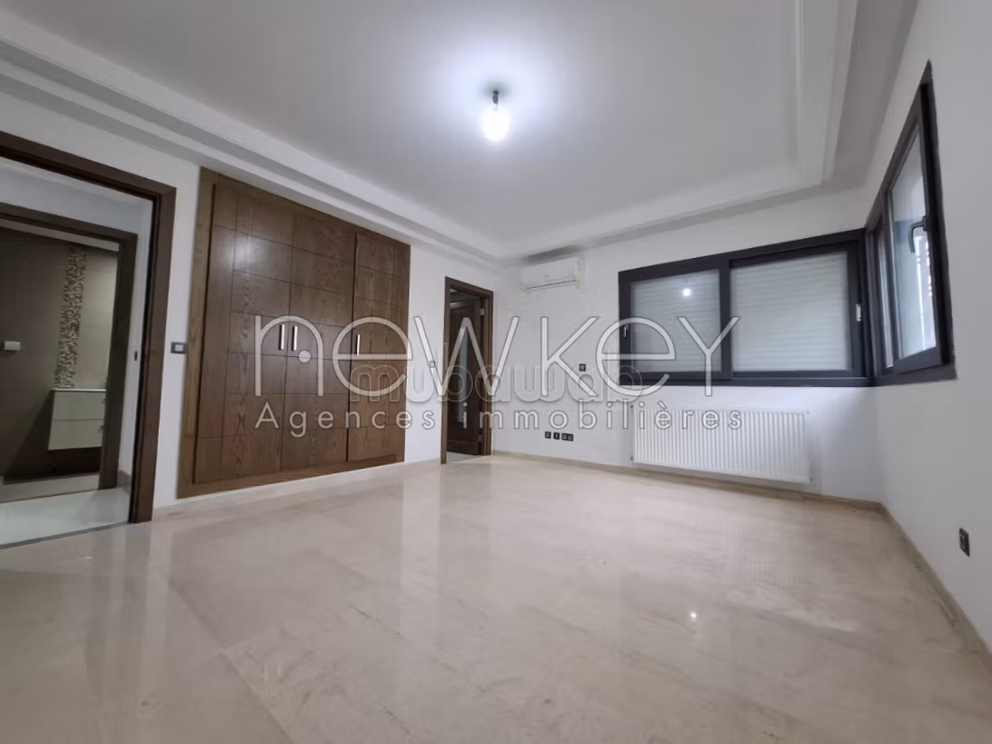 Duplex S3 avec jardin près du parc à La Soukra