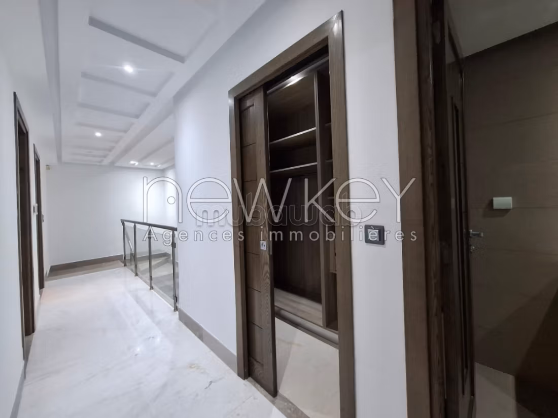 Duplex S3 avec jardin près du parc à La Soukra