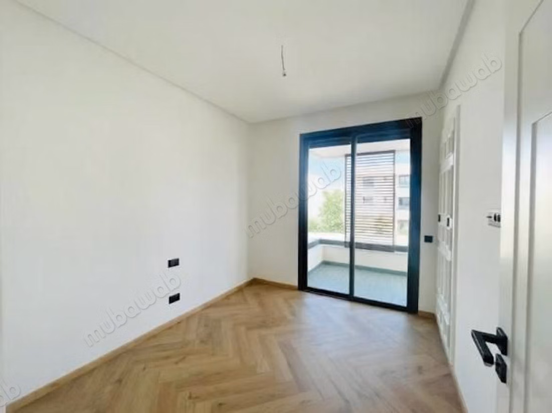 Bonito piso en alquiler en Ain Diab. 5 habitaciones confortables. Jardineras, con ascensor