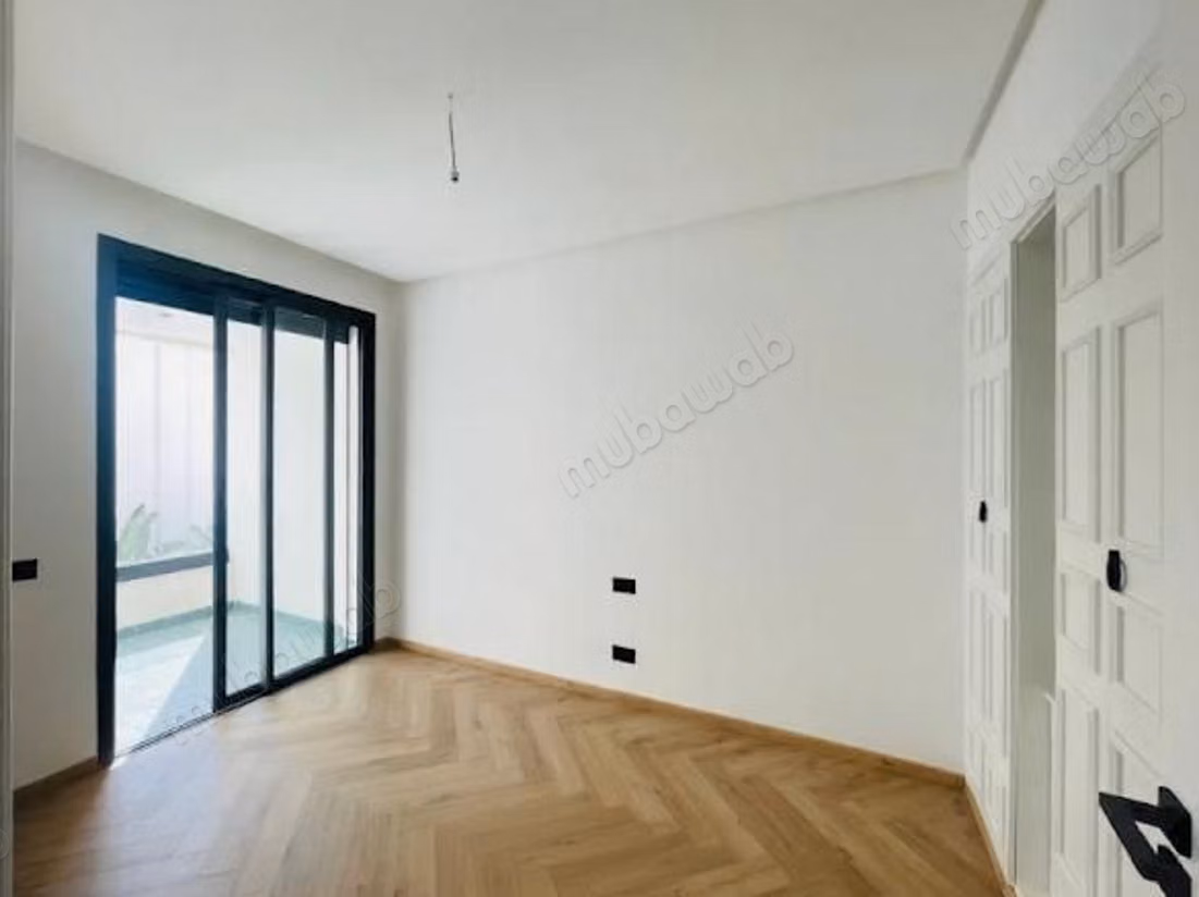Bonito piso en alquiler en Ain Diab. 5 habitaciones confortables. Jardineras, con ascensor