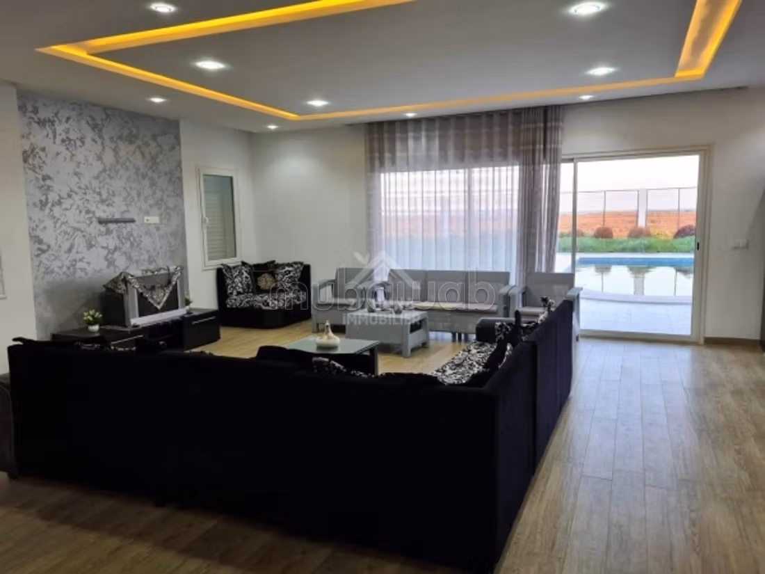 A vendre une villa avec piscine et vue sur mer à Nabeul