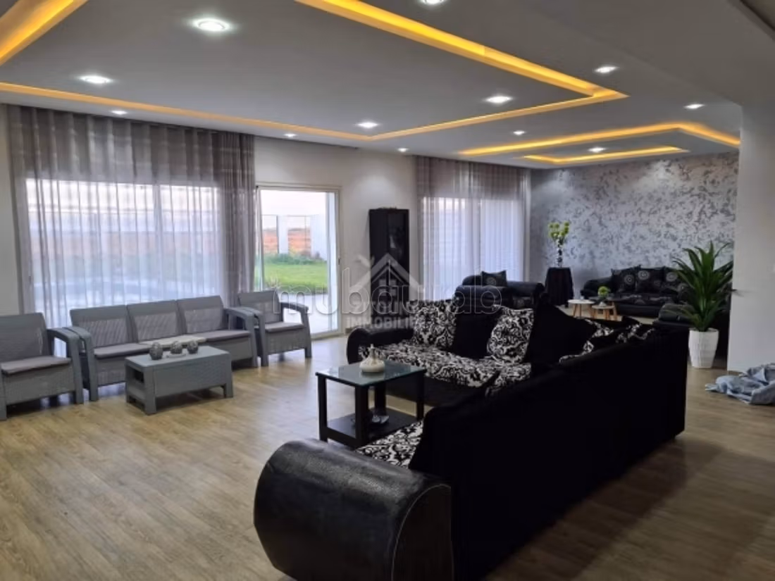 A vendre une villa avec piscine et vue sur mer à Nabeul