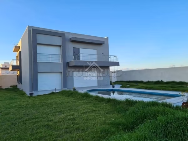 A vendre une villa avec piscine et vue sur mer à Nabeul