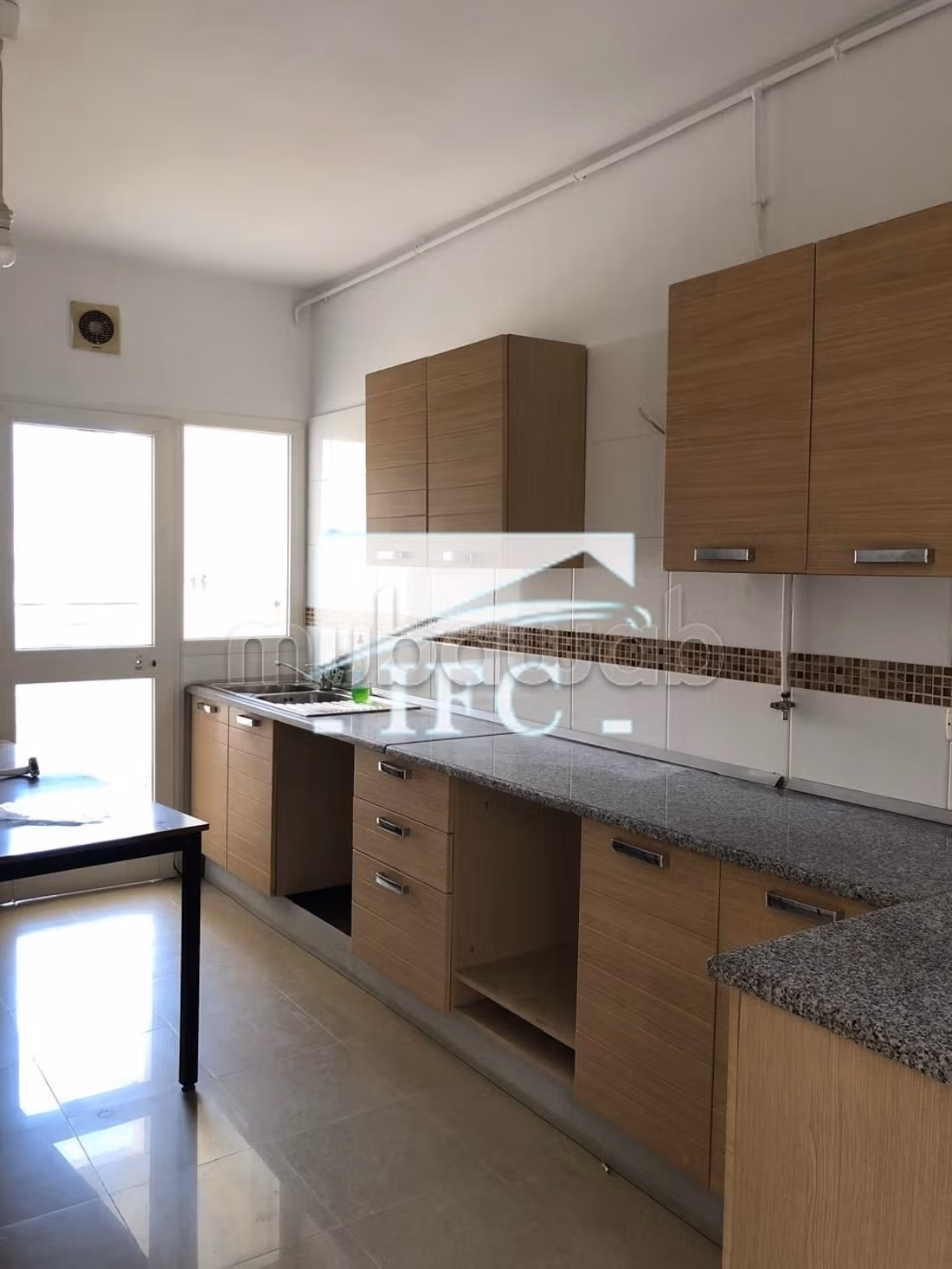 Bureau en 3 espaces 100m² CUN IFCU216