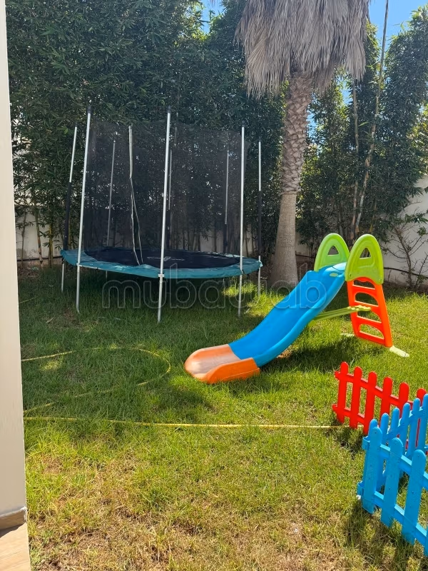 Casa de lujo en venta. 4 hermosas habitaciones. Cómodo con chimenea y aire condicionado