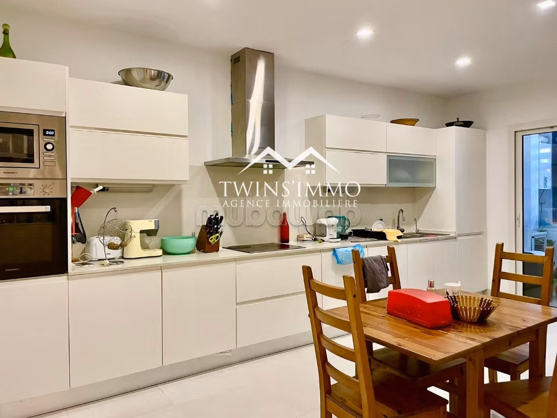 Bellissimo appartamento in affitto a Sidi Daoued. Superficie di 160 m². Ammobiliato