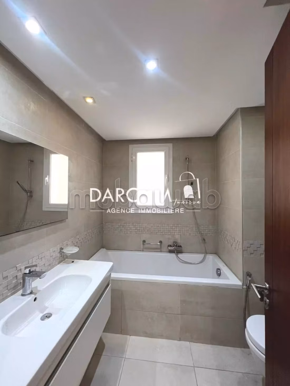 S4 de 233 m² aux Jardins de Carthage