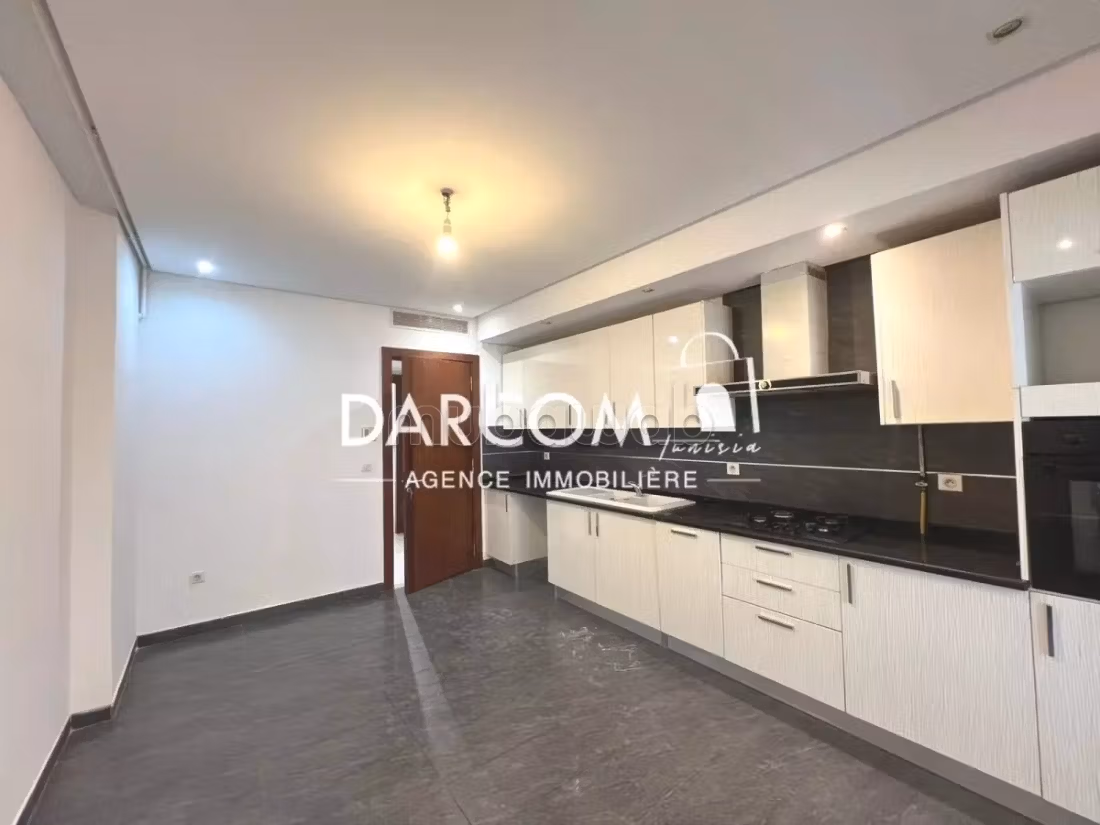 S4 de 233 m² aux Jardins de Carthage