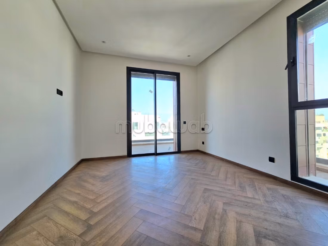 Appartement quatre chambres vide à louer
CFC — 5