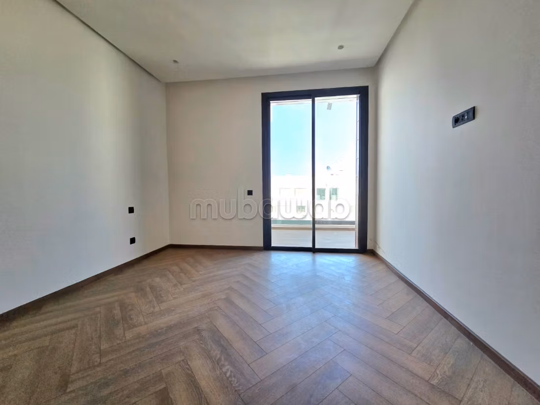 Appartement quatre chambres vide à louer
CFC — 6
