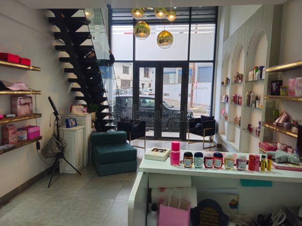 Oficinas y locales comerciales en alquiler en Belvédère. Superficie de 50 m². Puerta de seguridad, vecindario seguro