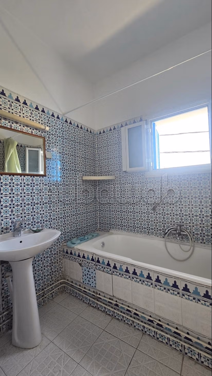 An empty S2 apartment in La Marsa