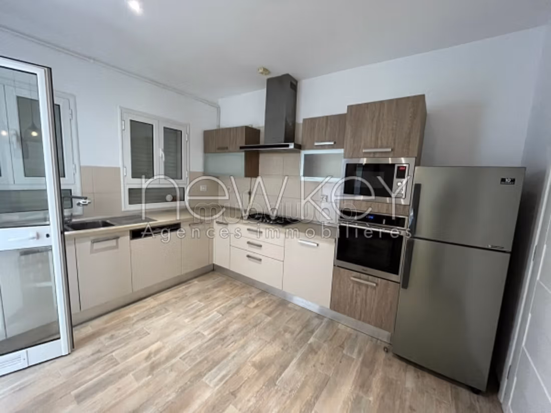 A vendre un triplex en S5 avec piscine à Gammarth