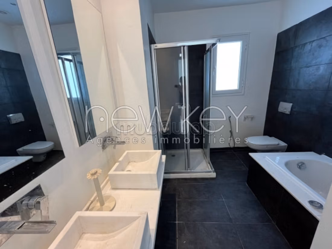 A vendre un triplex en S5 avec piscine à Gammarth