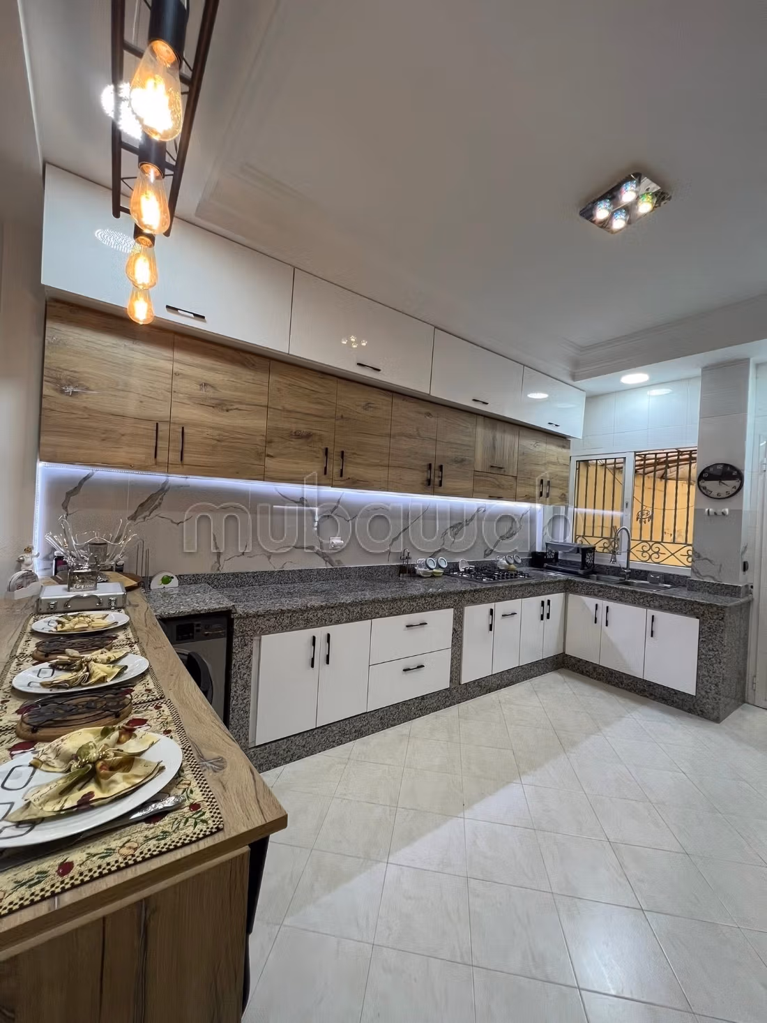 Bel appartement en location à Racine. 7 pièces confortables. Bien meublé. — 2