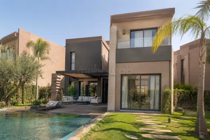 Prachtig huis te koop aan de Route de l'Ourika. Oppervlakte 690 m². Zwembad.