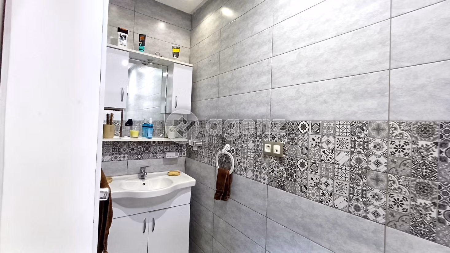 Apartment for sale in Centre Ville. 4 rooms. Fitted kitchen. 