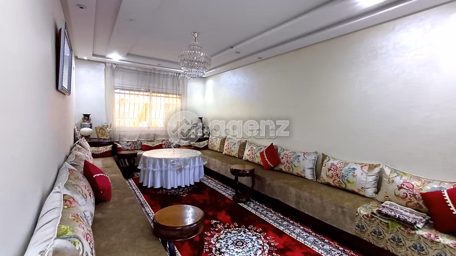 Apartment for sale in Centre Ville. 4 rooms. Fitted kitchen. 