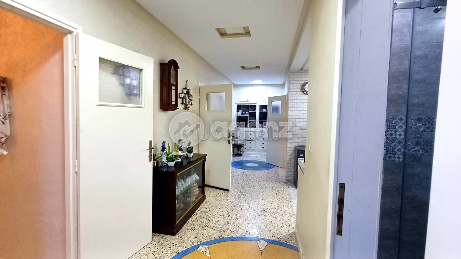 Apartment for sale in Centre Ville. 4 rooms. Fitted kitchen. 