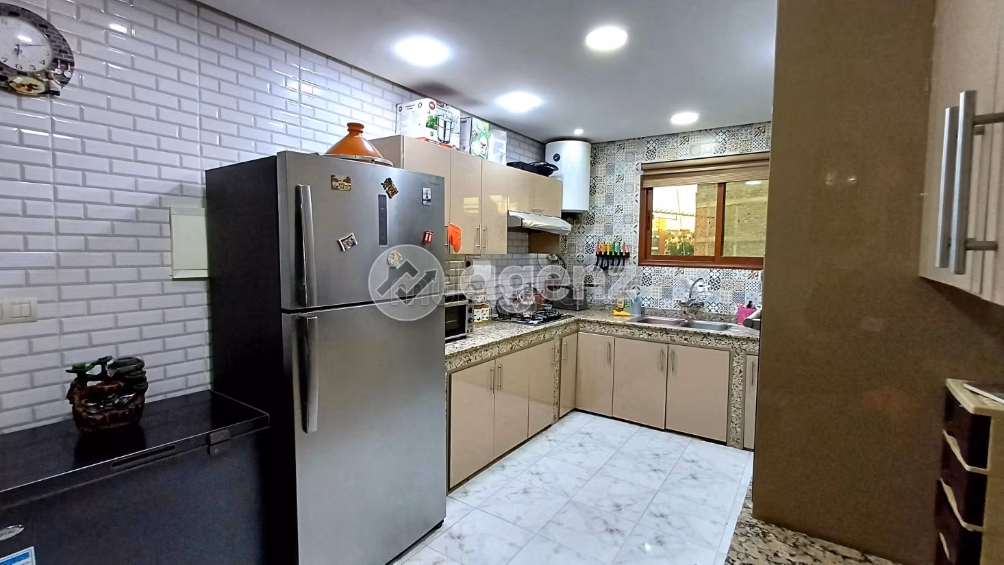 Apartment for sale in Centre Ville. 4 rooms. Fitted kitchen. 