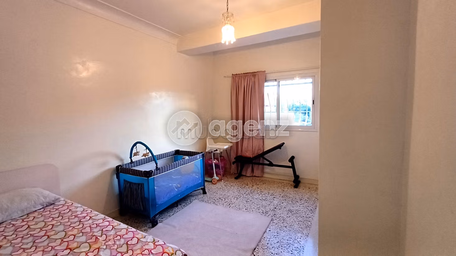 Apartment for sale in Centre Ville. 4 rooms. Fitted kitchen. 