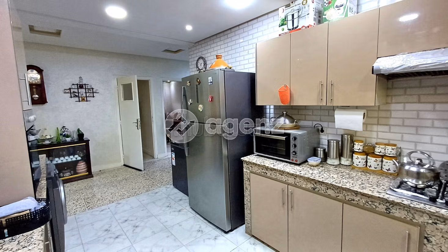 Apartment for sale in Centre Ville. 4 rooms. Fitted kitchen. 