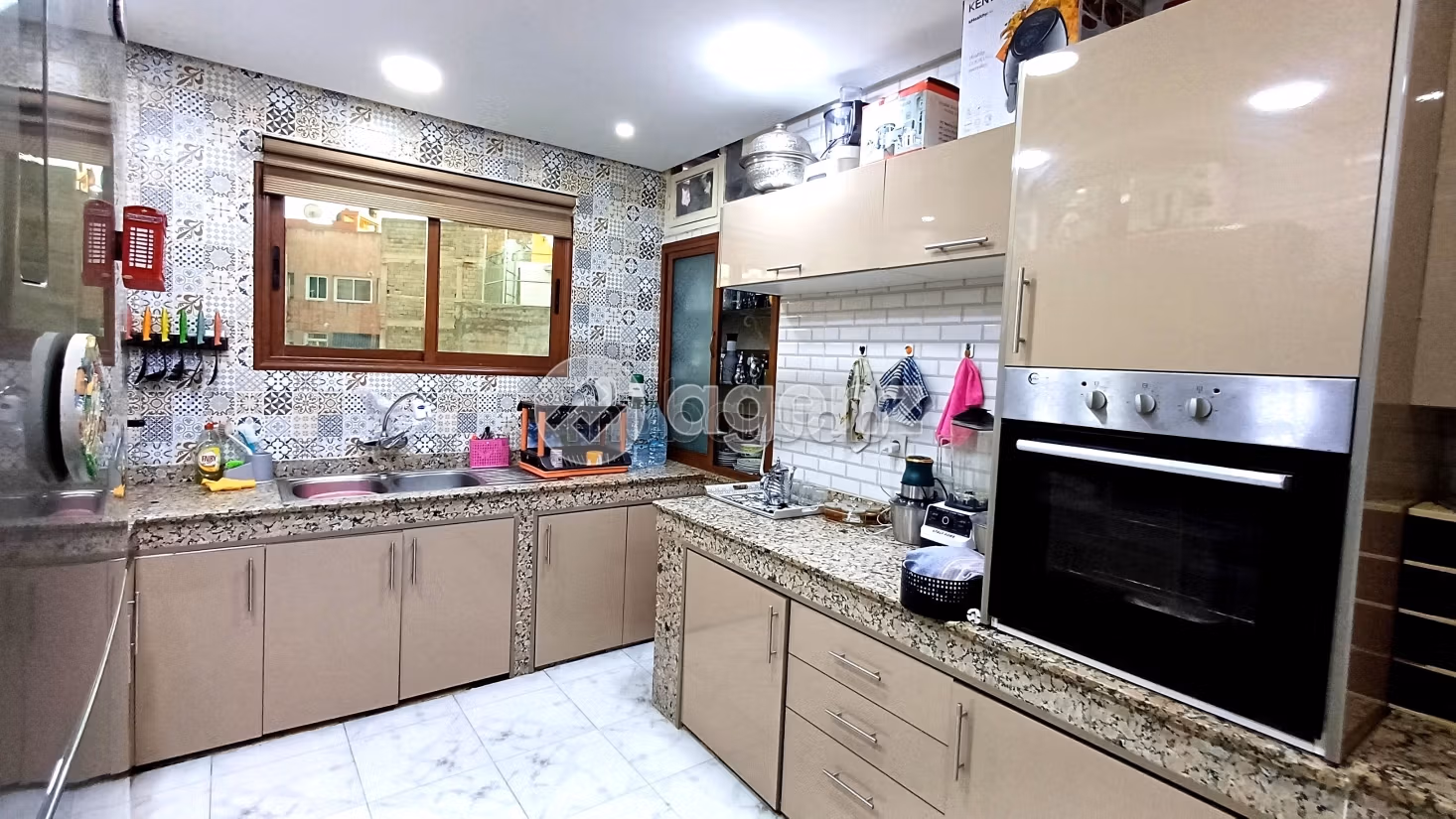 Apartment for sale in Centre Ville. 4 rooms. Fitted kitchen. 