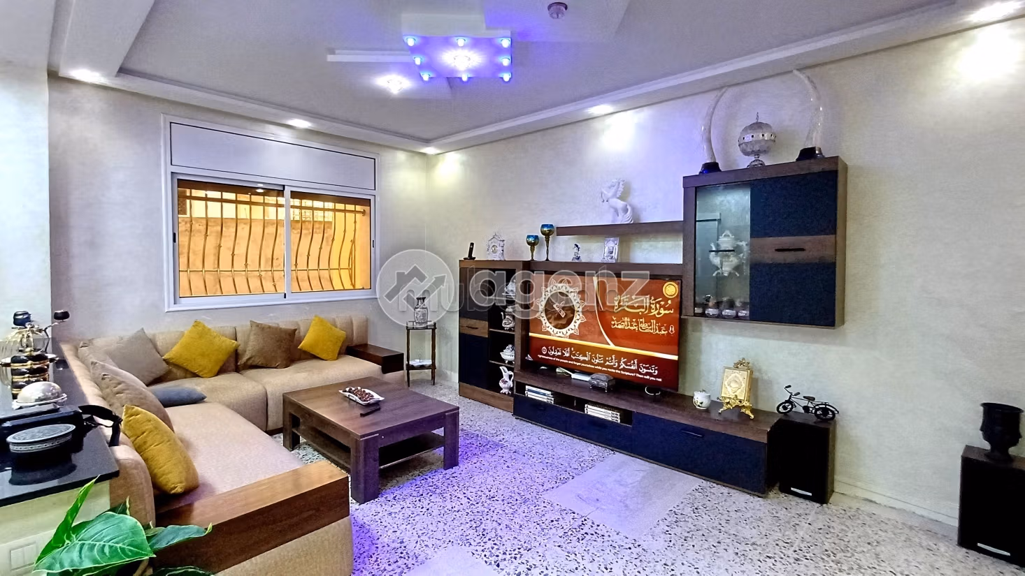 Apartment for sale in Centre Ville. 4 rooms. Fitted kitchen. 