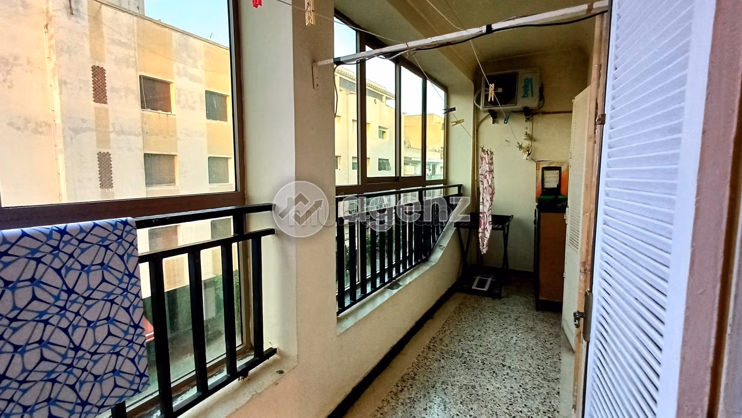 Apartment for sale in Centre Ville. 4 rooms. Fitted kitchen. 