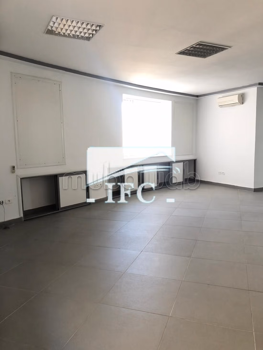 Bureau en 3 espaces 135m² CUN IFCU217