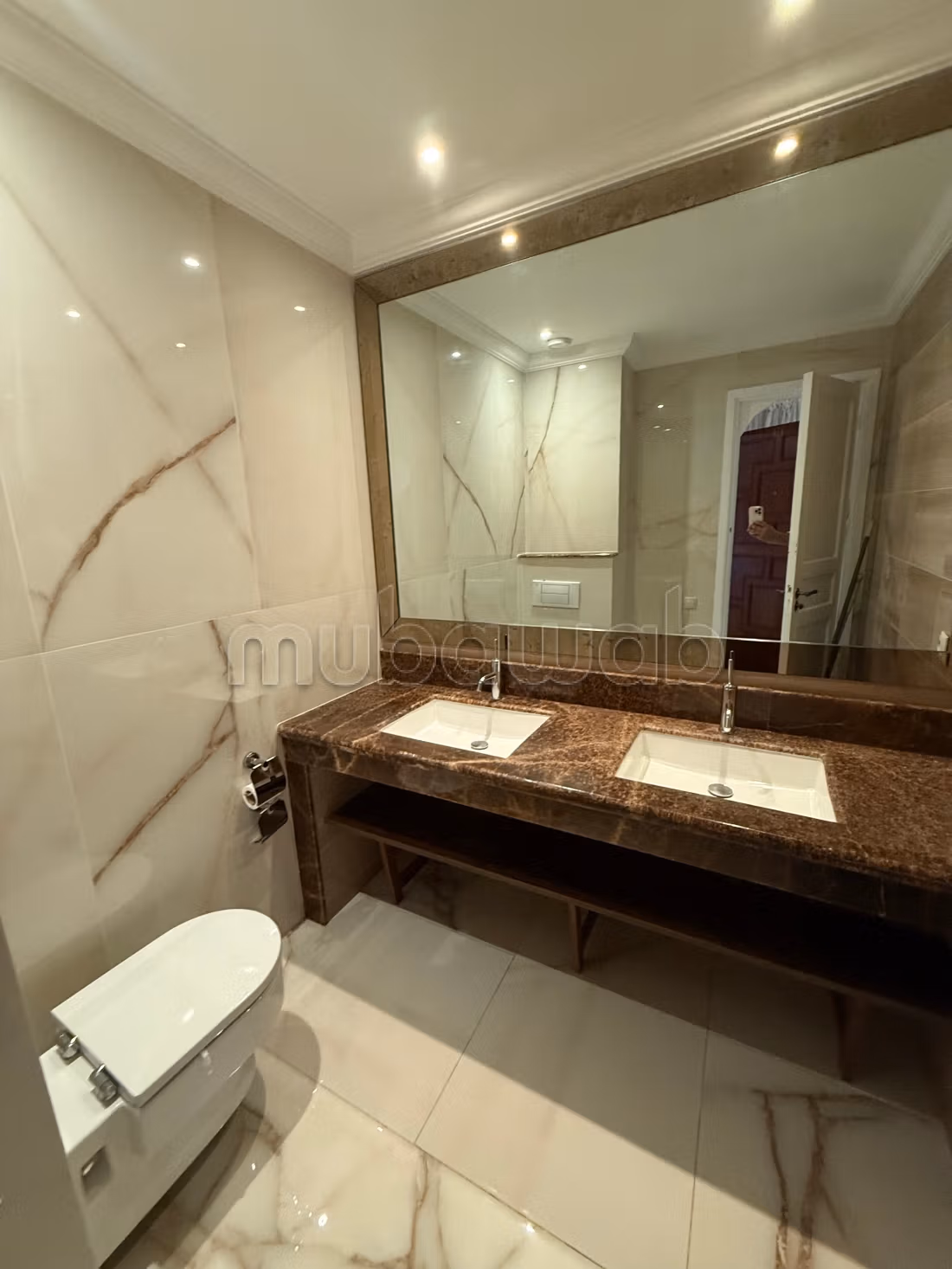 Un produit rare Appartement d’exception d’une superficie d 200 m2 situé en plein centre d’hivernage avec Trois grandes chambres